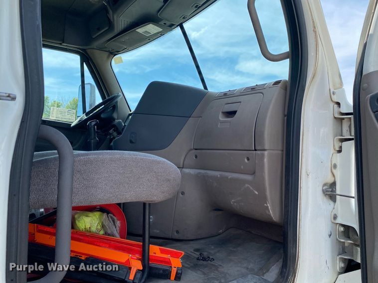 image for item DL7198 2011 Freighliner Cascadia  semi truck