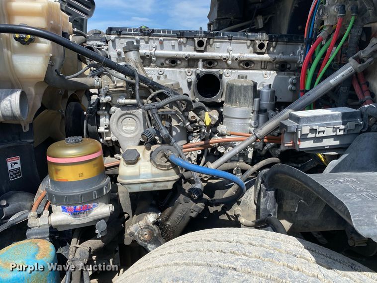 image for item DL7198 2011 Freighliner Cascadia  semi truck