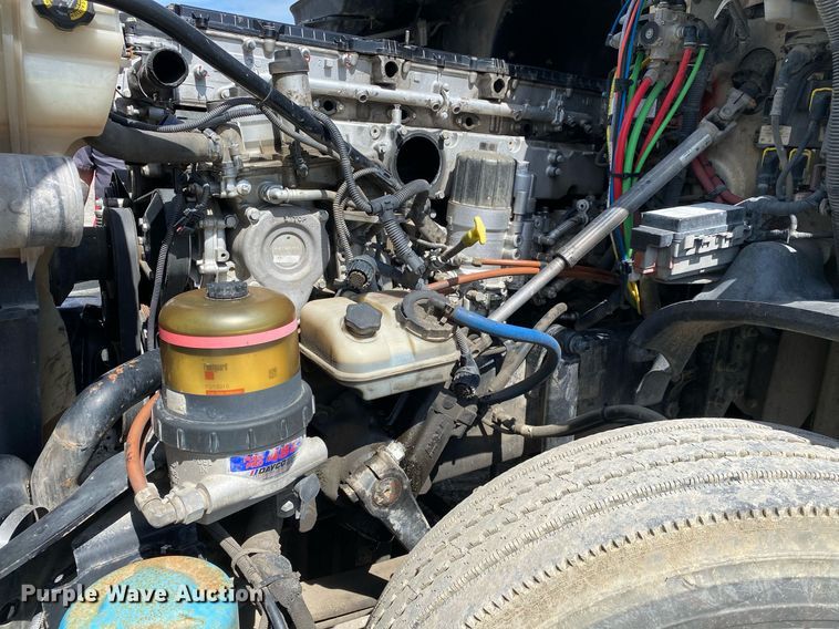 image for item DL7198 2011 Freighliner Cascadia  semi truck