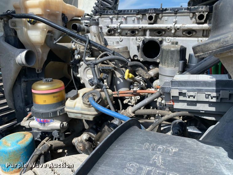 image for item DL7198 2011 Freighliner Cascadia  semi truck