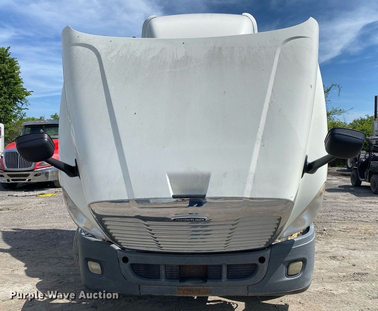 image for item DL7198 2011 Freighliner Cascadia  semi truck