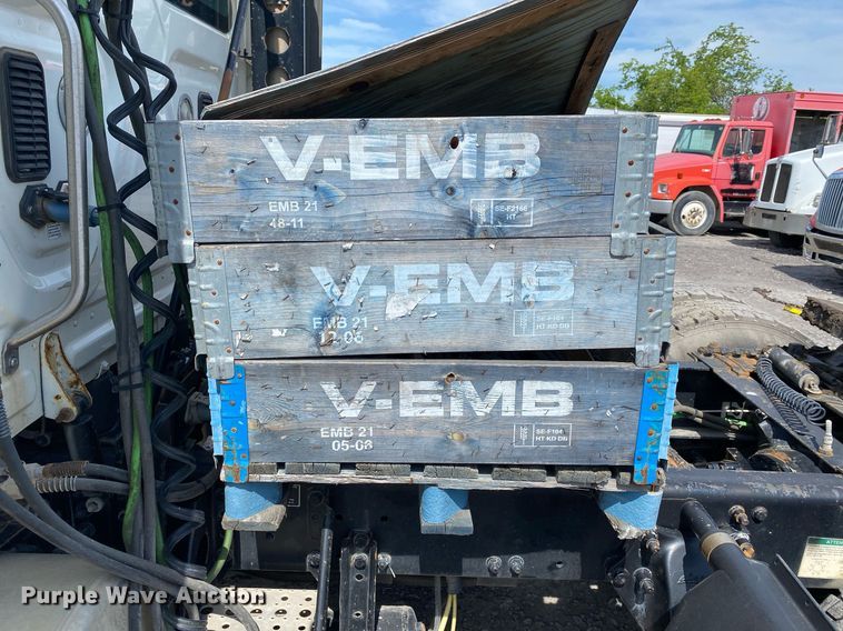 image for item DL7198 2011 Freighliner Cascadia  semi truck