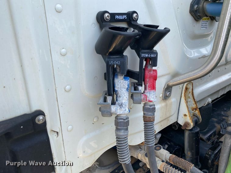 image for item DL7198 2011 Freighliner Cascadia  semi truck