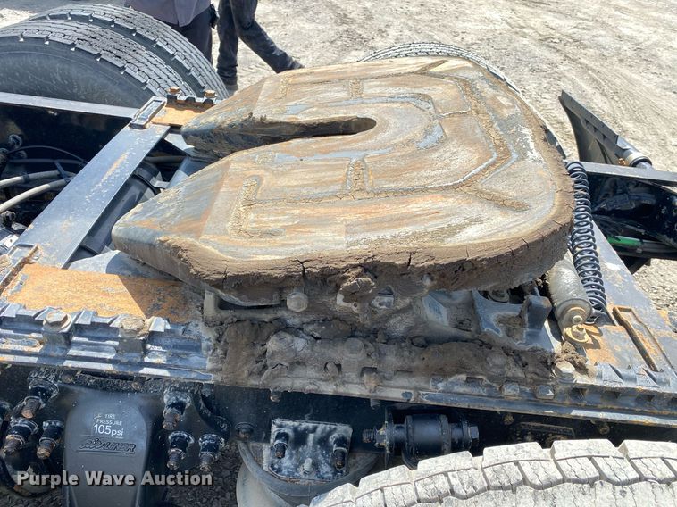 image for item DL7198 2011 Freighliner Cascadia  semi truck