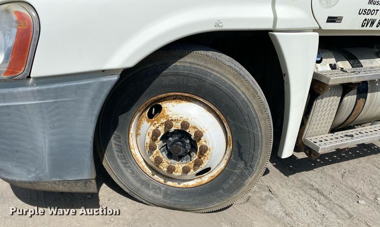 image for item DL7198 2011 Freighliner Cascadia  semi truck