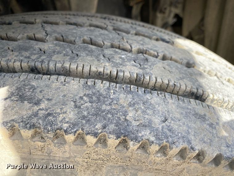 image for item DL7198 2011 Freighliner Cascadia  semi truck