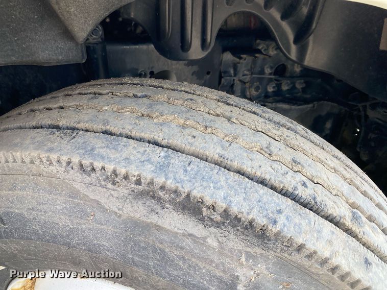 image for item DL7198 2011 Freighliner Cascadia  semi truck