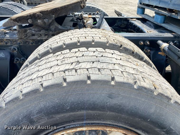 image for item DL7198 2011 Freighliner Cascadia  semi truck