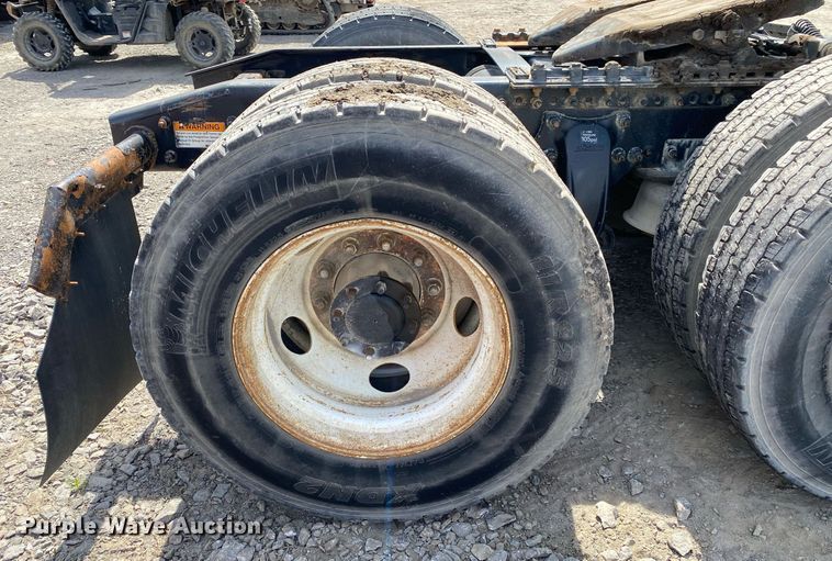 image for item DL7198 2011 Freighliner Cascadia  semi truck