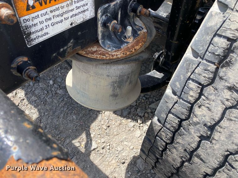 image for item DL7198 2011 Freighliner Cascadia  semi truck