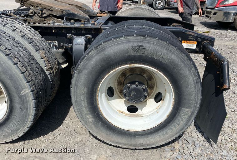 image for item DL7198 2011 Freighliner Cascadia  semi truck