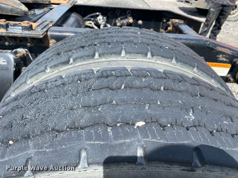 image for item DL7198 2011 Freighliner Cascadia  semi truck