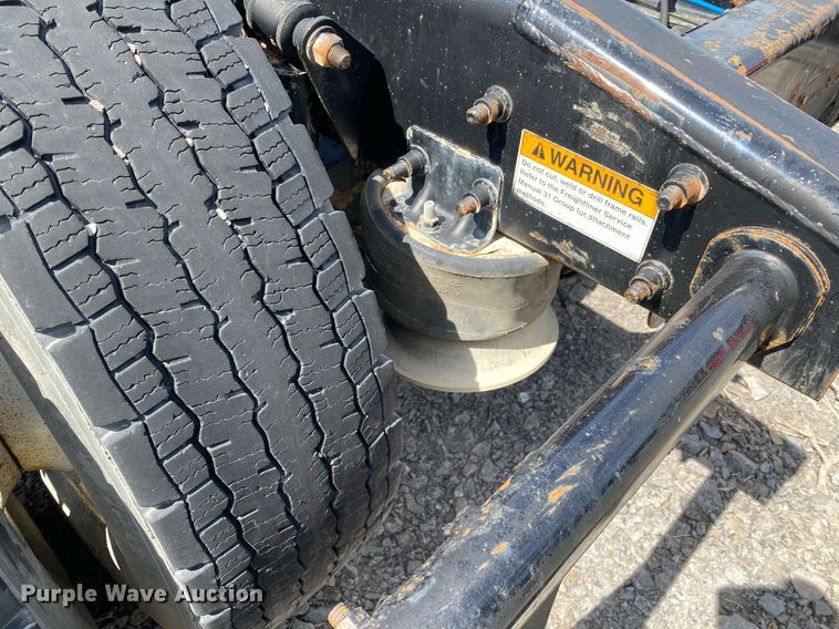 image for item DL7198 2011 Freighliner Cascadia  semi truck