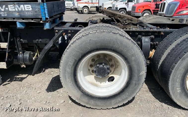 image for item DL7198 2011 Freighliner Cascadia  semi truck