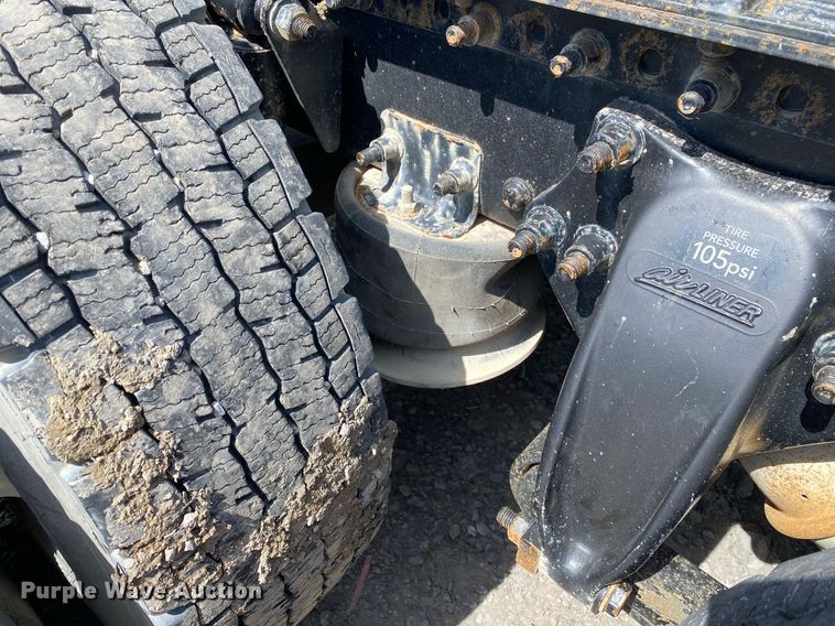 image for item DL7198 2011 Freighliner Cascadia  semi truck