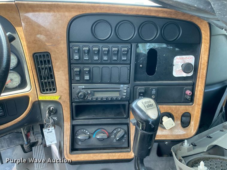 image for item DL7199 2009 International ProStar  semi truck