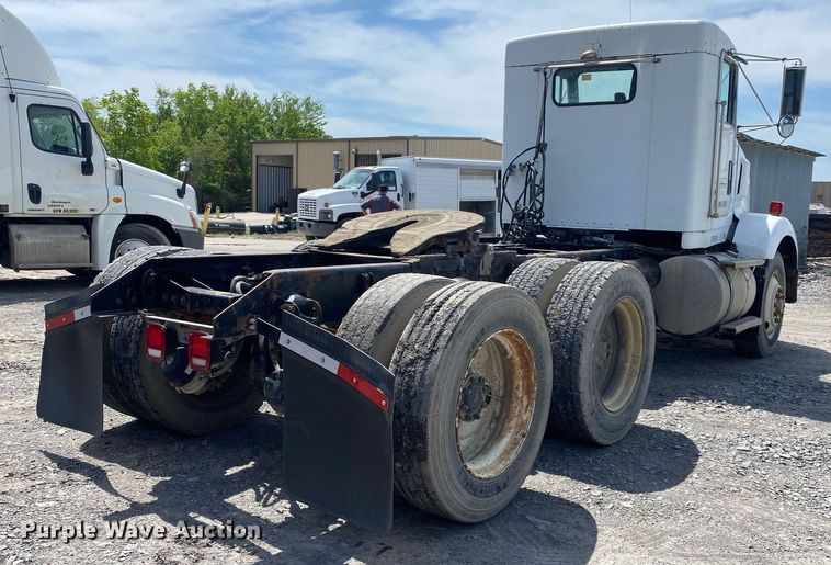 image for item DL7200 1995 Kenworth T450  semi truck