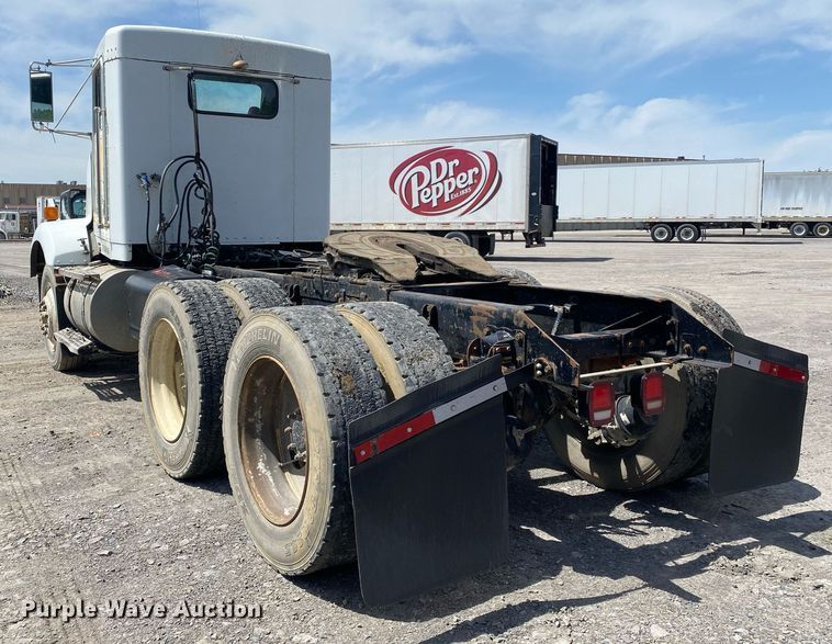 image for item DL7200 1995 Kenworth T450  semi truck