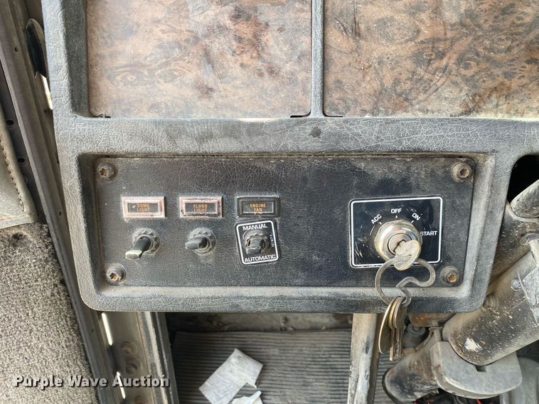 image for item DL7200 1995 Kenworth T450  semi truck