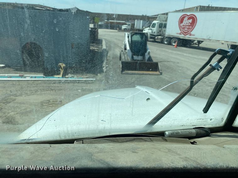 image for item DL7200 1995 Kenworth T450  semi truck