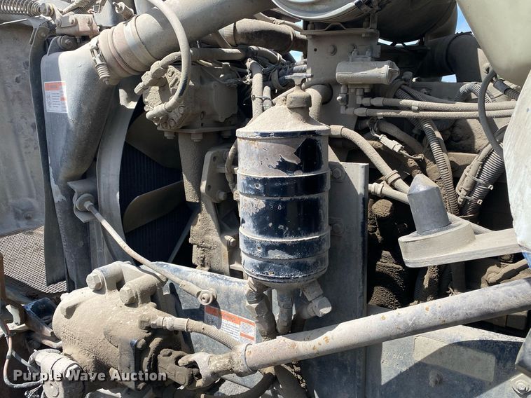 image for item DL7200 1995 Kenworth T450  semi truck