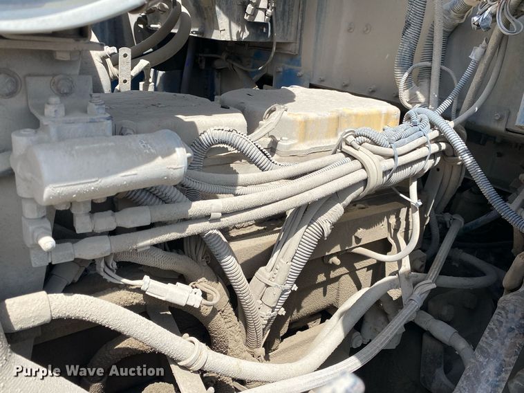 image for item DL7200 1995 Kenworth T450  semi truck