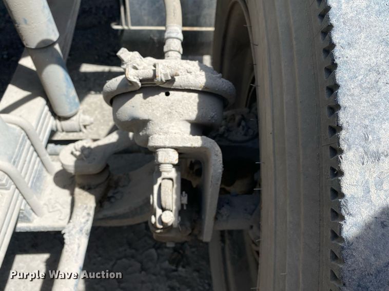 image for item DL7200 1995 Kenworth T450  semi truck