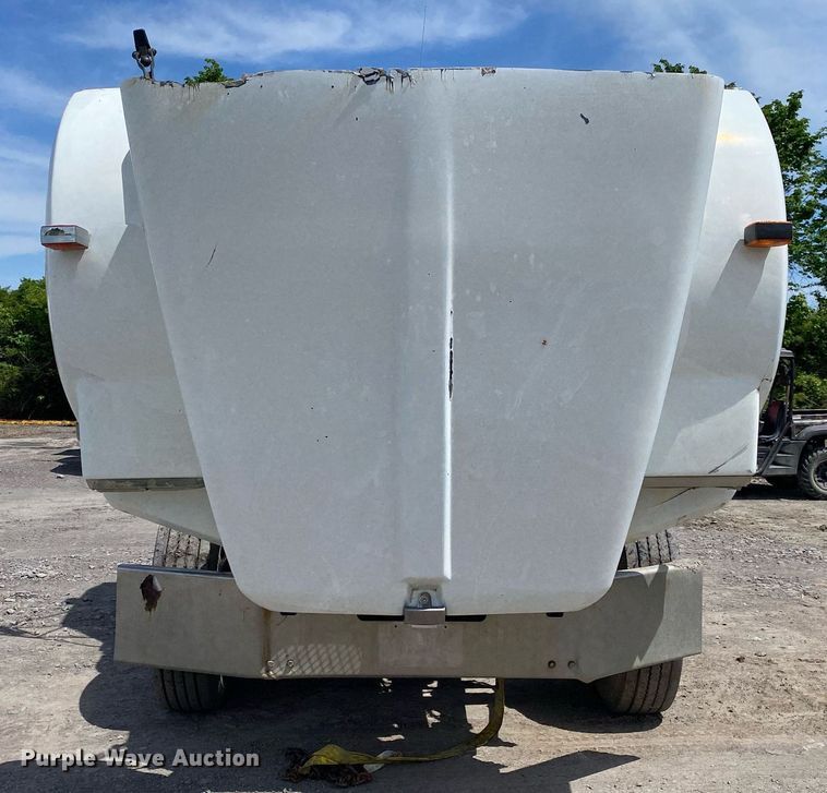 image for item DL7200 1995 Kenworth T450  semi truck