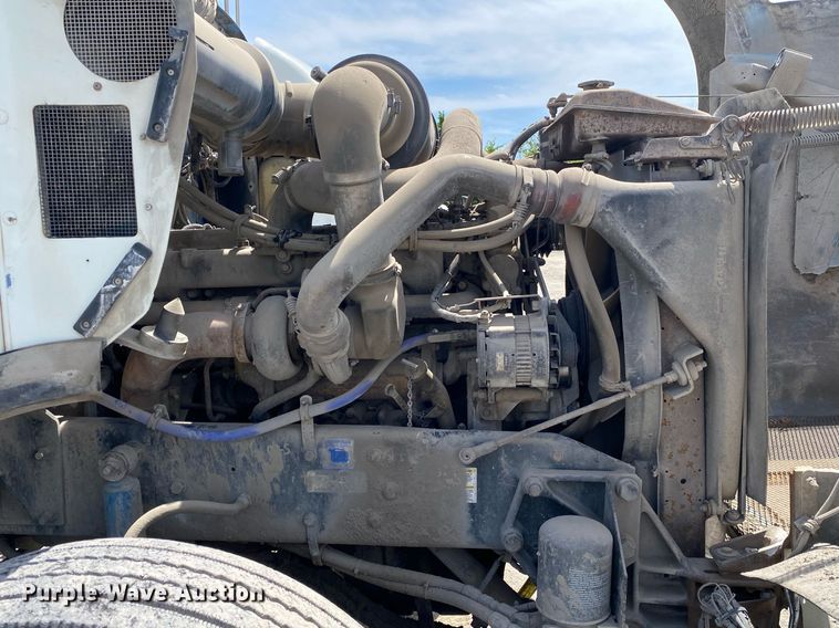 image for item DL7200 1995 Kenworth T450  semi truck