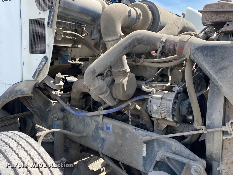 image for item DL7200 1995 Kenworth T450  semi truck