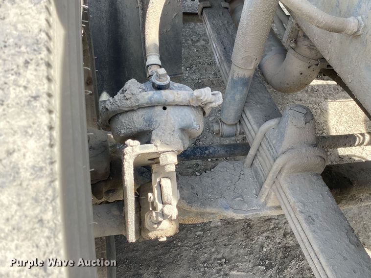 image for item DL7200 1995 Kenworth T450  semi truck