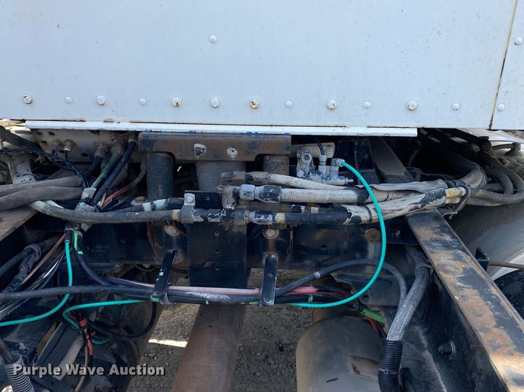 image for item DL7200 1995 Kenworth T450  semi truck