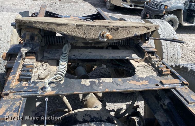 image for item DL7200 1995 Kenworth T450  semi truck