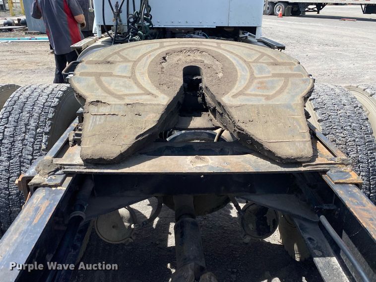 image for item DL7200 1995 Kenworth T450  semi truck