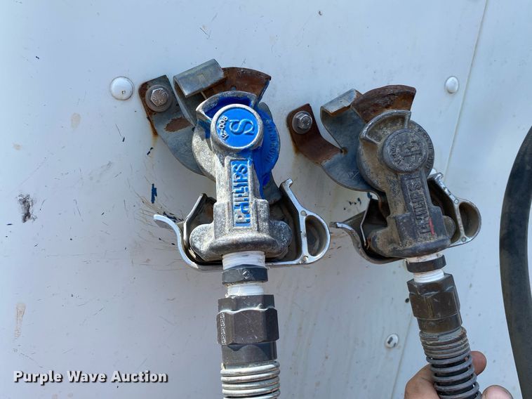 image for item DL7200 1995 Kenworth T450  semi truck