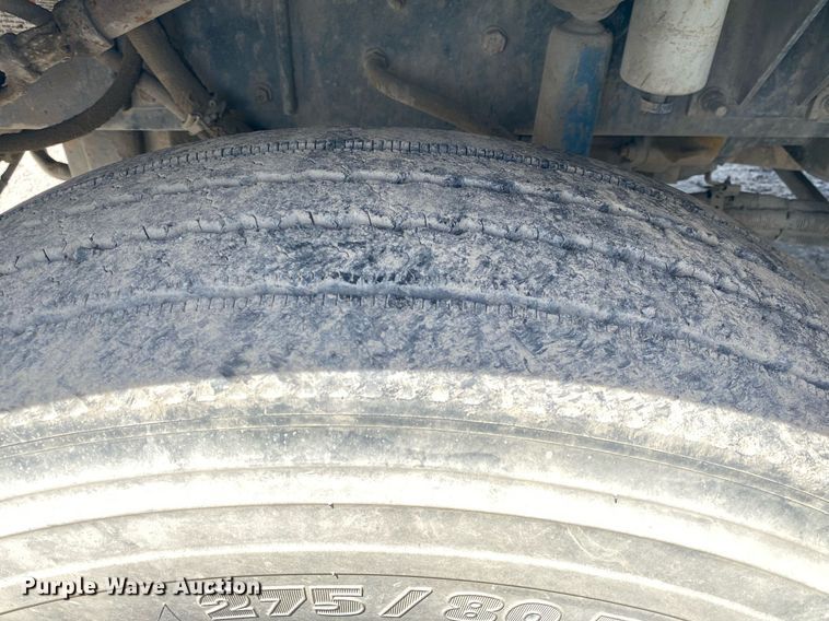 image for item DL7200 1995 Kenworth T450  semi truck