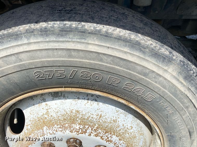 image for item DL7200 1995 Kenworth T450  semi truck