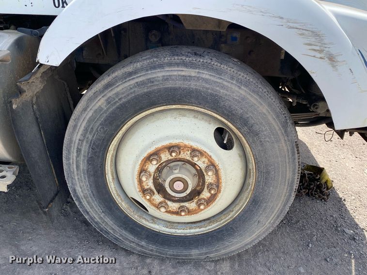 image for item DL7200 1995 Kenworth T450  semi truck