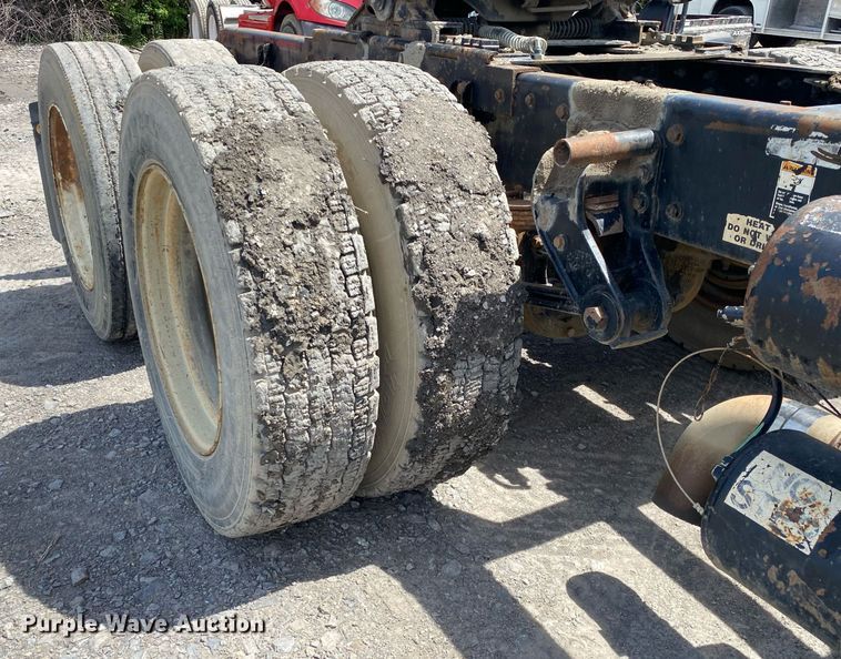 image for item DL7200 1995 Kenworth T450  semi truck