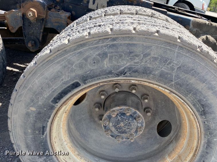 image for item DL7200 1995 Kenworth T450  semi truck