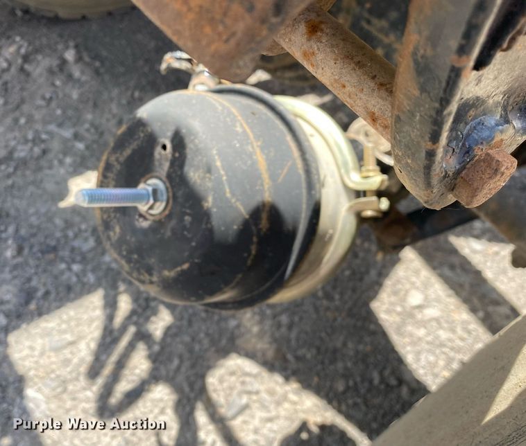 image for item DL7200 1995 Kenworth T450  semi truck