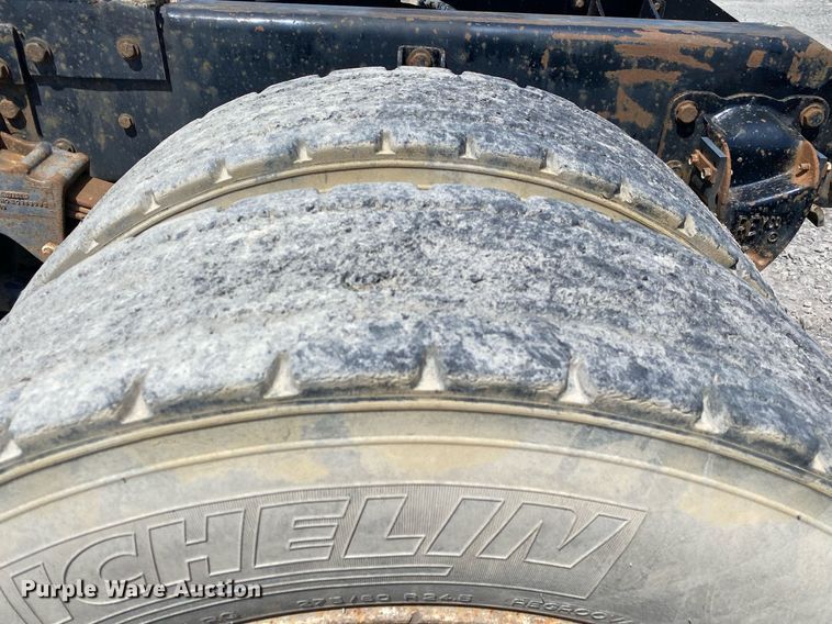 image for item DL7200 1995 Kenworth T450  semi truck