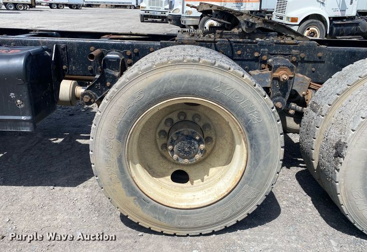 image for item DL7200 1995 Kenworth T450  semi truck