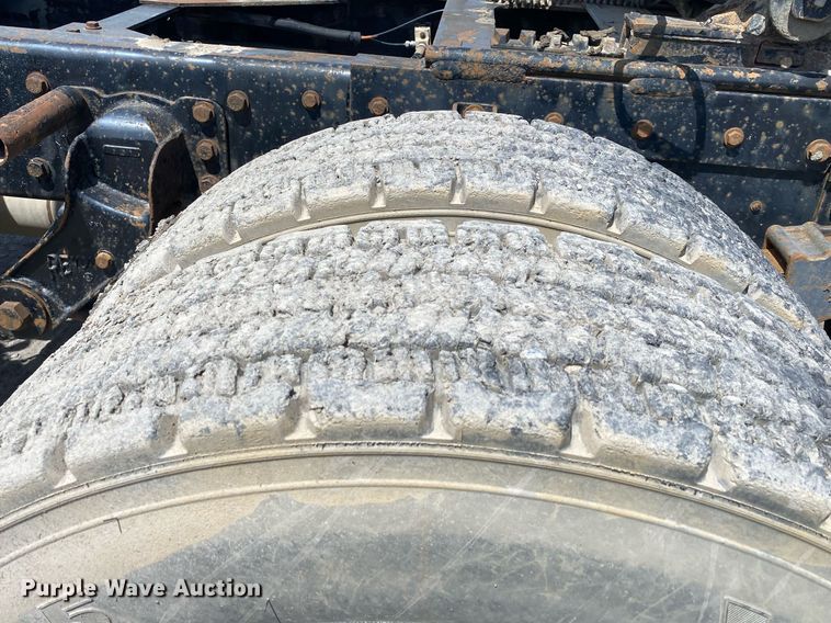 image for item DL7200 1995 Kenworth T450  semi truck