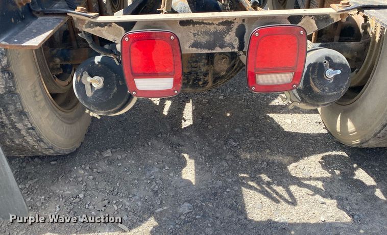 image for item DL7200 1995 Kenworth T450  semi truck