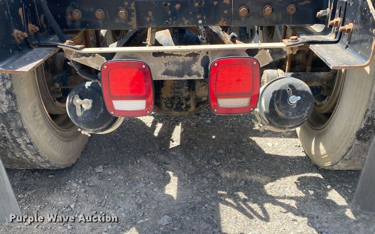 image for item DL7200 1995 Kenworth T450  semi truck