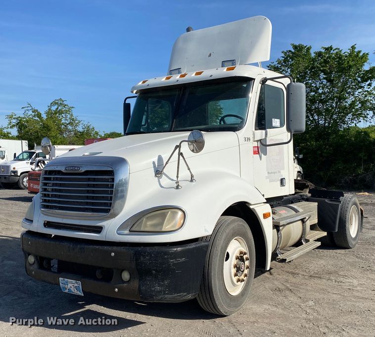 image for item DL7203 2005 Freightliner Columbia  semi truck