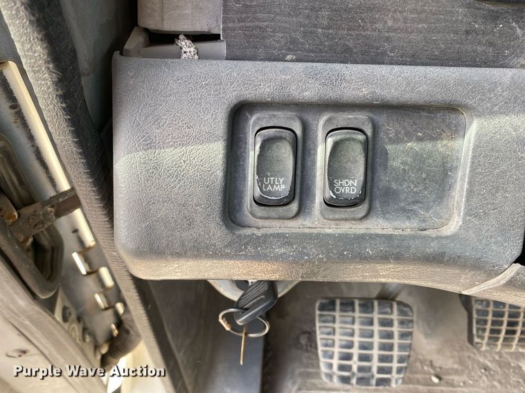 image for item DL7203 2005 Freightliner Columbia  semi truck