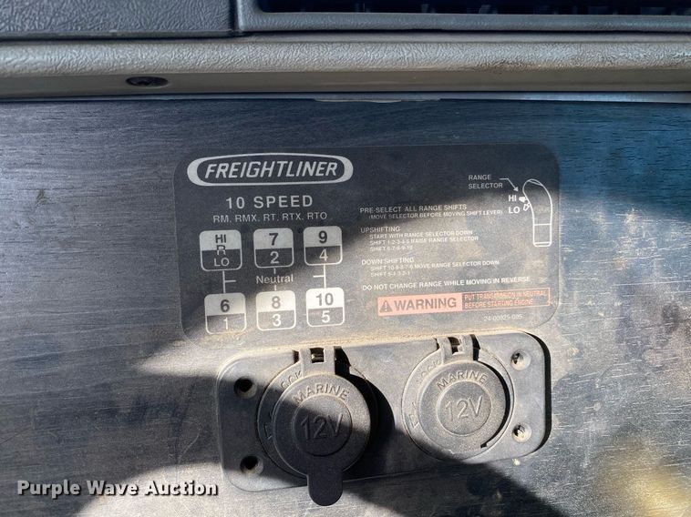 image for item DL7203 2005 Freightliner Columbia  semi truck