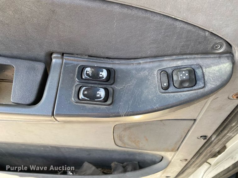 image for item DL7203 2005 Freightliner Columbia  semi truck